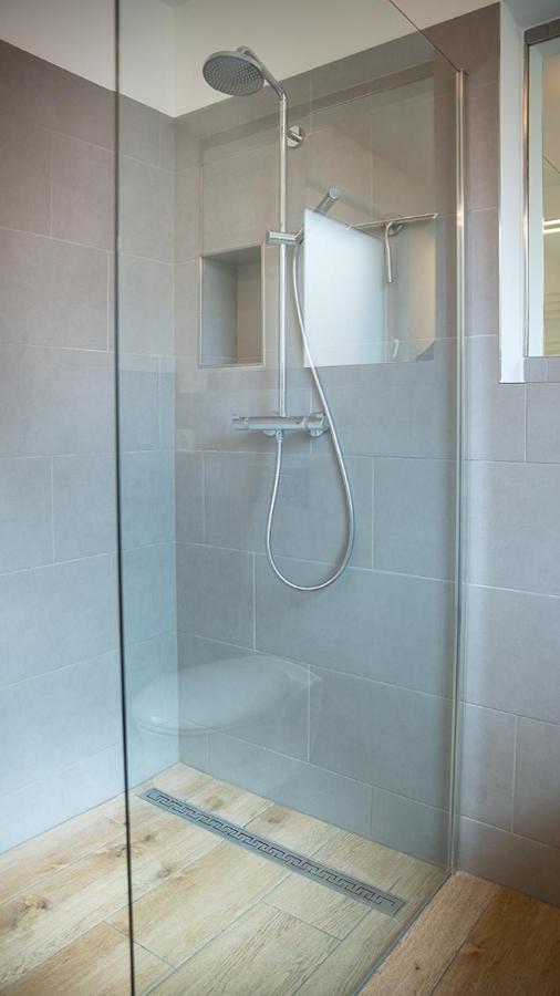 H& Im Herzen Der Stadt Geräumig Ruhig Zentral Mit Küche Und Esstisch Apartment