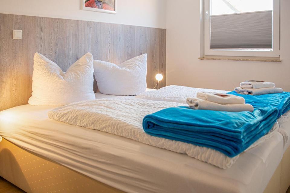 H& Im Herzen Der Stadt Geräumig Ruhig Zentral Mit Küche Und Esstisch Apartment