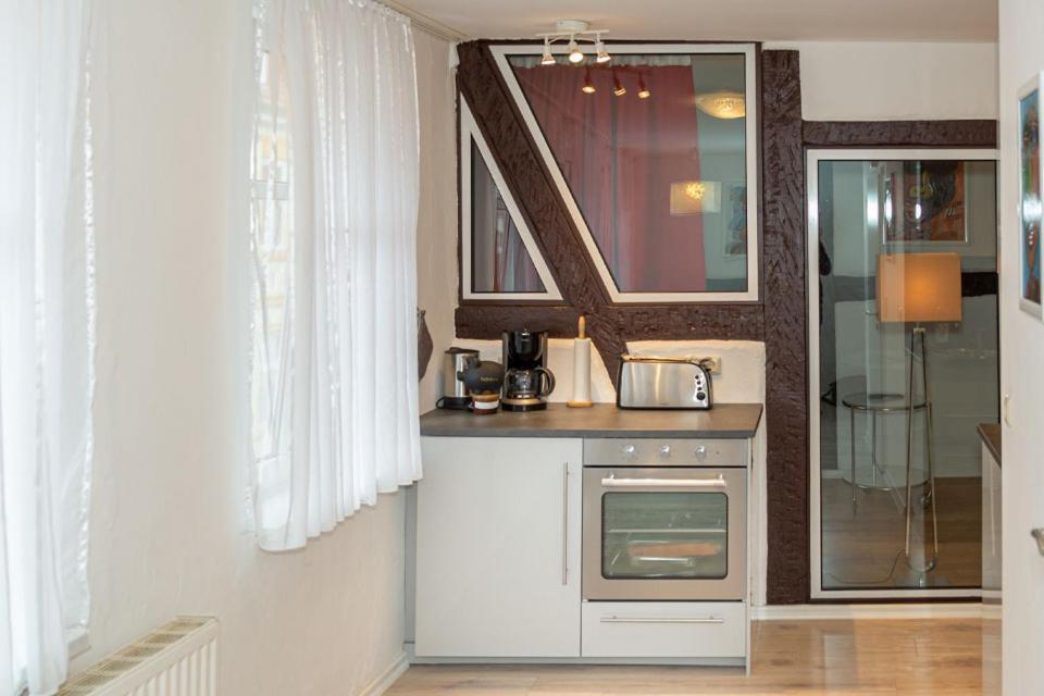 H& Im Herzen Der Stadt Geräumig Ruhig Zentral Mit Küche Und Esstisch Apartment