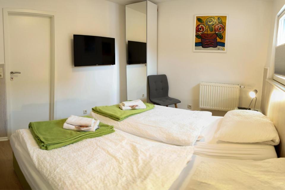 H& Im Herzen Der Stadt Geräumig Ruhig Zentral Mit Küche Und Esstisch Apartment