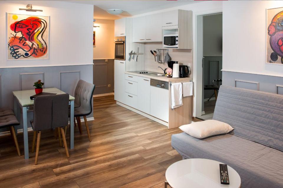 H& Im Herzen Der Stadt Geräumig Ruhig Zentral Mit Küche Und Esstisch Apartment Greifswald